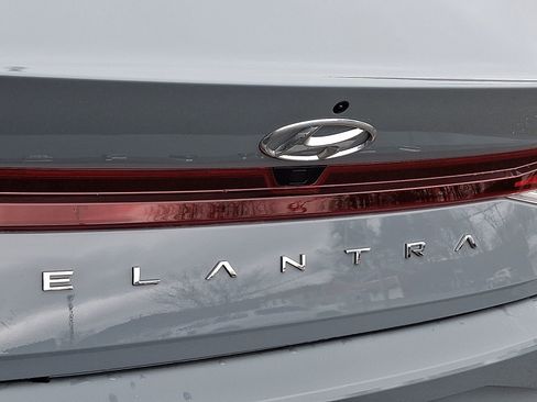 Used 2023 Hyundai Elantra SEL w/ Convenience Package image 30