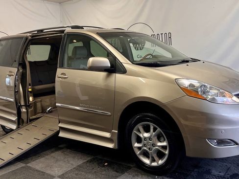 Used 2006 Toyota Sienna XLE Limited image 1