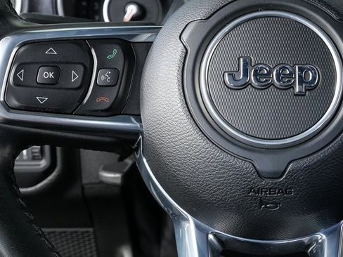 Used 2022 Jeep Wrangler Unlimited Sahara image 9