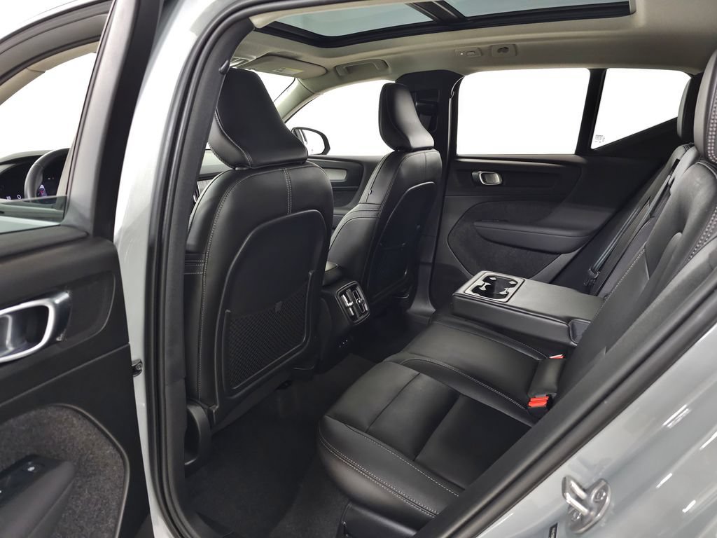 Certified 2024 Volvo XC40 B5 Ultimate w/ Climate Package AWD/4WD image 32