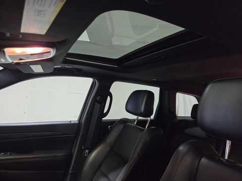 Used 2020 Jeep Grand Cherokee Altitude AWD/4WD image 19