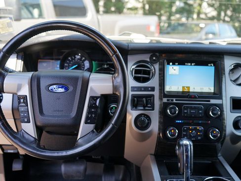 Used 2016 Ford Expedition Limited AWD/4WD image 19