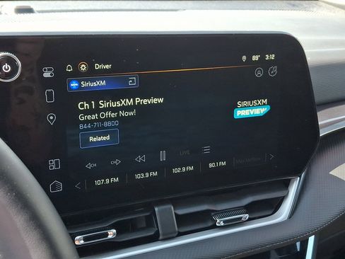Used 2025 Chevrolet Equinox LT FWD image 17