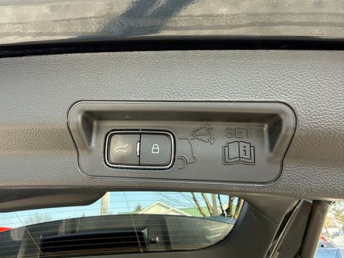 Used 2022 Ford Explorer Limited w/ Limited Technology Package image 33