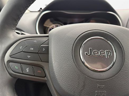 Used 2022 Jeep Cherokee Trailhawk image 25