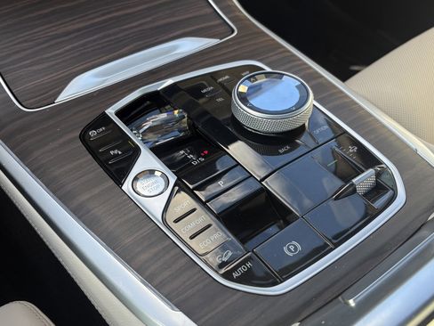 Used 2024 BMW X7 M60i w/ Executive Package image 27