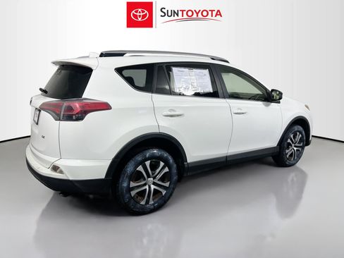 Used 2016 Toyota RAV4 LE FWD image 4