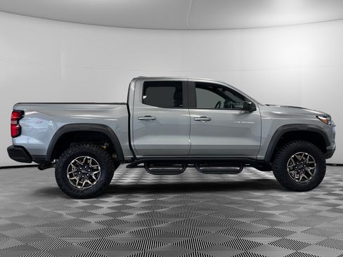 Used 2025 Chevrolet Colorado ZR2 w/ Technology Package AWD/4WD image 9