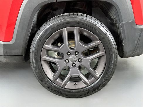 Used 2022 Jeep Renegade Latitude w/ Convenience Group image 28