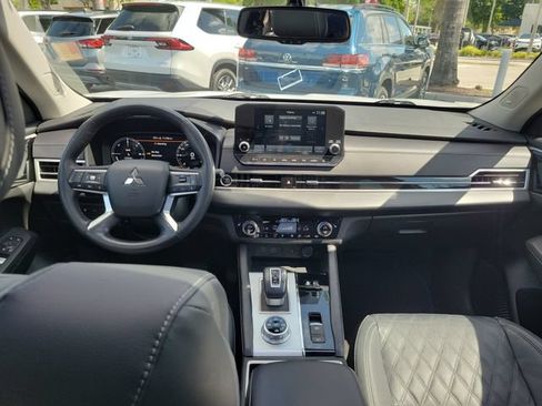 Used 2023 Mitsubishi Outlander 4WD Plug-In Hybrid image 13