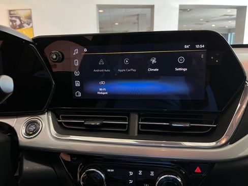 Used 2025 Chevrolet Trax LT w/ LT Convenience Package image 20