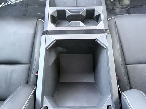 Used 2025 Tesla Cybertruck AWD Crew Cab image 64