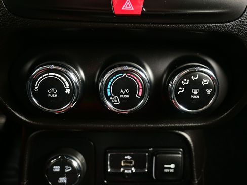 Used 2017 Jeep Renegade Trailhawk image 19