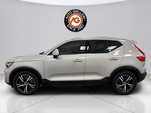 Used 2023 Volvo XC40 B5 Plus AWD/4WD image 6