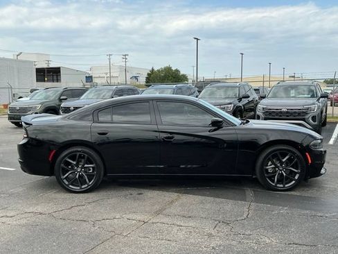 Used 2022 Dodge Charger SXT w/ Blacktop Package RWD image 2