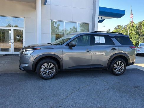 Used 2025 Nissan Pathfinder SV FWD image 3