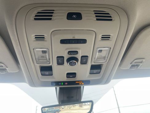 Used 2021 GMC Yukon Denali w/ Denali Premium Package image 10