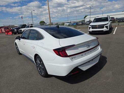 Used 2022 Hyundai Sonata Limited w/ Preferred Accessory Package FWD image 8