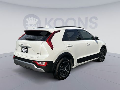 Used 2023 Kia Niro EX FWD image 16