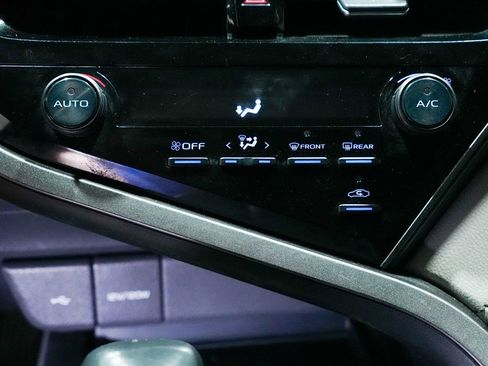 Used 2021 Toyota Camry SE FWD image 16