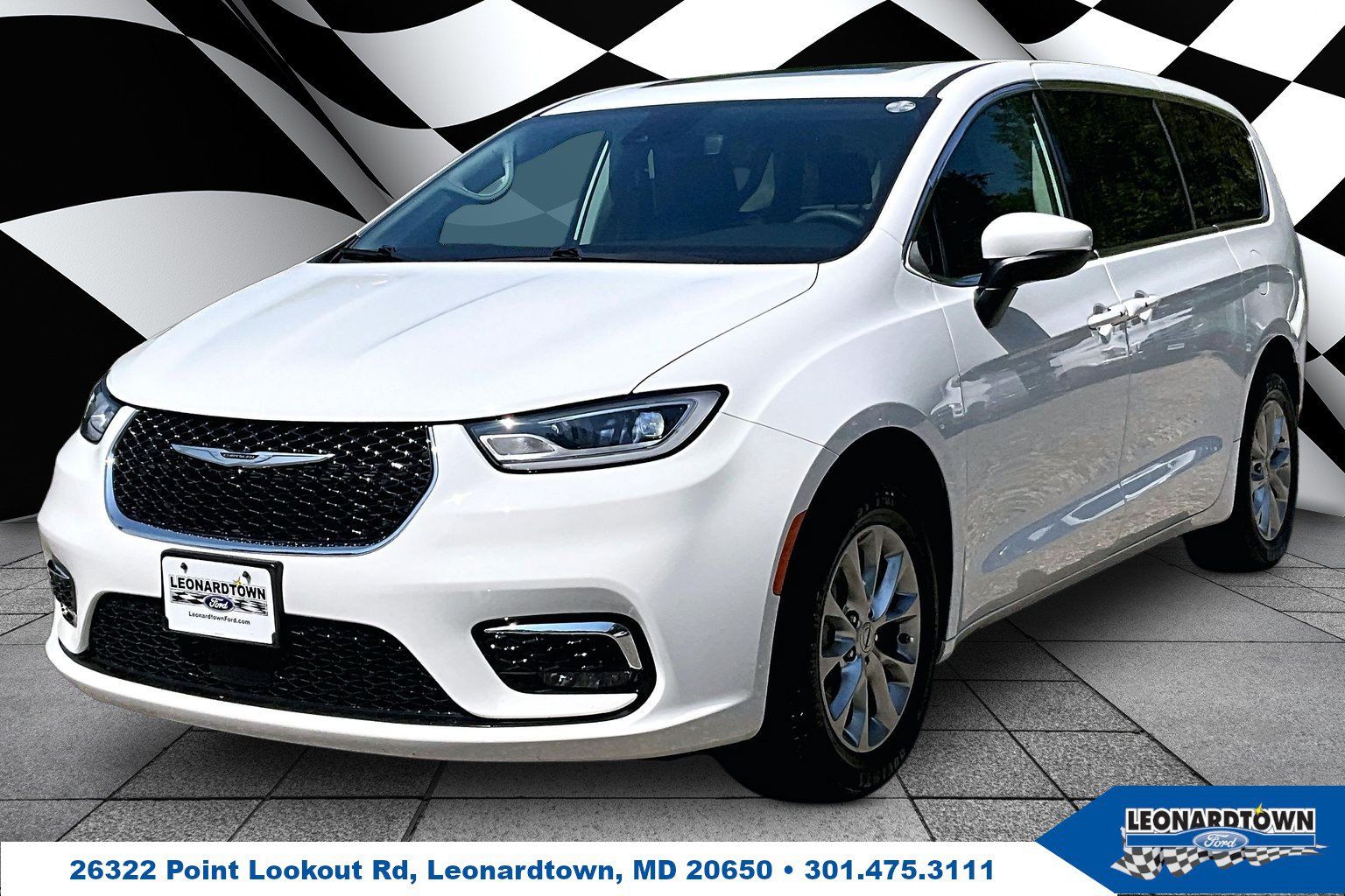Used 2023 Chrysler Pacifica Touring-L AWD/4WD image 1