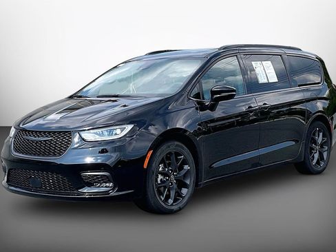 Used 2025 Chrysler Pacifica Limited FWD image 4