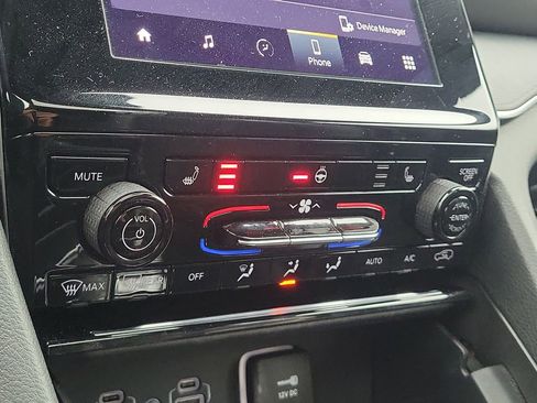 Used 2024 Jeep Grand Cherokee L Altitude image 8