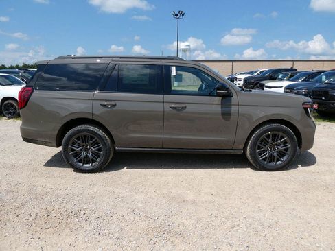 New 2027 Ford Expedition Platinum w/ Stealth Appearance Package AWD/4WD image 2