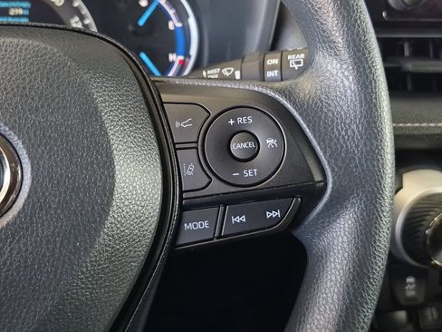 Used 2025 Toyota RAV4 XLE AWD/4WD image 17