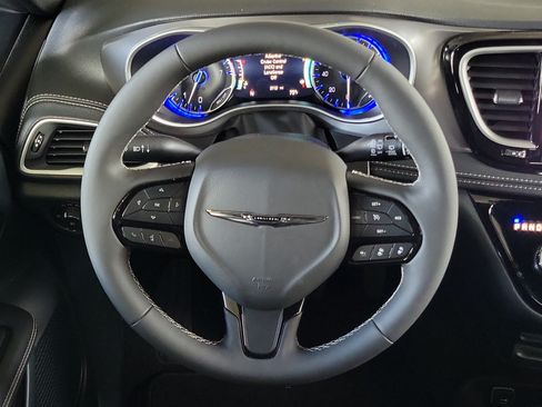 New 2026 Chrysler Pacifica Select FWD image 22