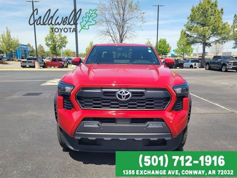Certified 2025 Toyota Tacoma TRD Off-Road AWD/4WD image 2