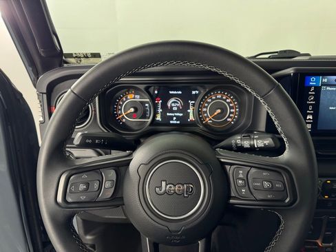 Used 2025 Jeep Wrangler Unlimited Rubicon image 22