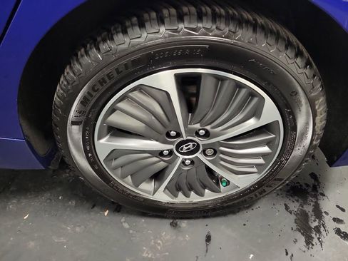 Used 2021 Hyundai Ioniq SEL image 10