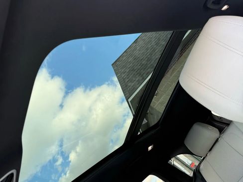 Used 2020 Land Rover Range Rover Velar R-Dynamic S image 22