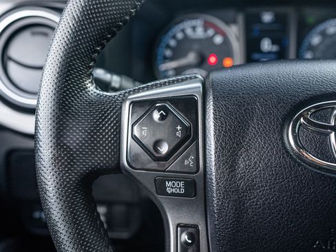 Used 2020 Toyota Tacoma TRD Off-Road image 19