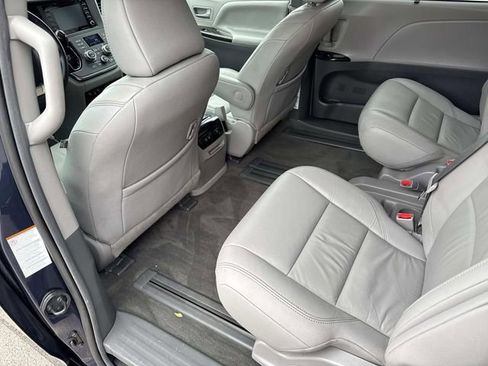 Used 2018 Toyota Sienna XLE w/ XLE Navigation Package image 13