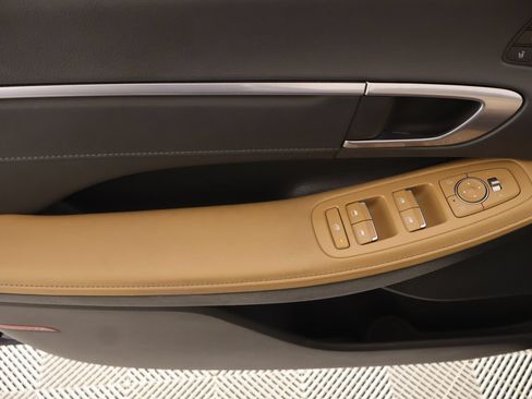 Used 2020 Hyundai Sonata Limited w/ Preferred Accessory Package FWD image 17