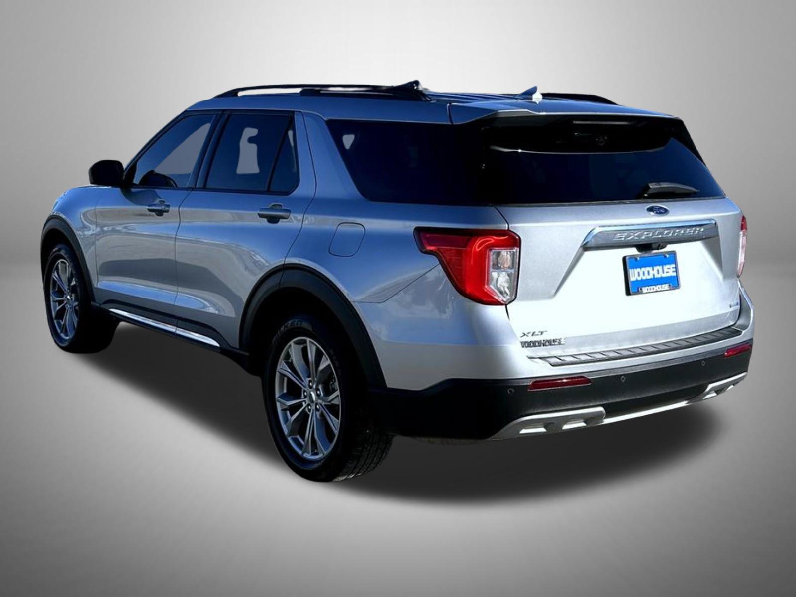Used 2020 Ford Explorer XLT w/ Equipment Group 202A AWD/4WD image 8