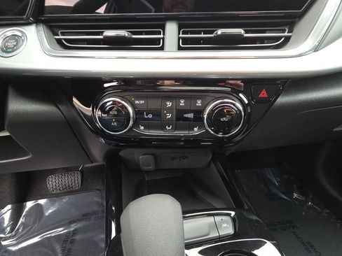New 2026 Chevrolet Trax LT w/ Sunroof Package FWD image 23