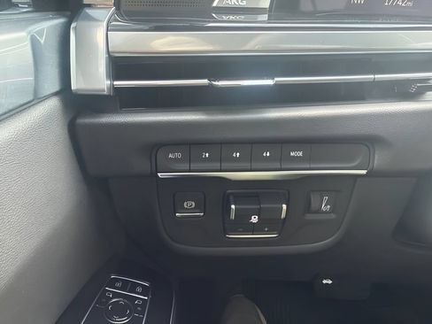 Used 2025 Cadillac Escalade Sport AWD/4WD image 21