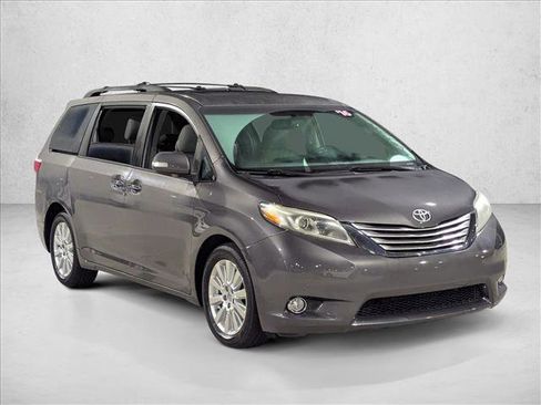 Used 2016 Toyota Sienna Limited image 3