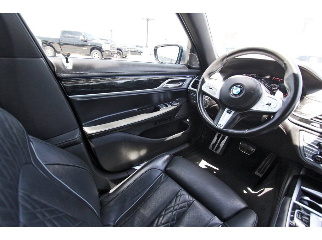Used 2022 BMW 750i xDrive w/ Executive Package AWD/4WD image 8