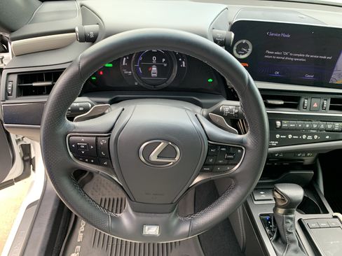 Used 2022 Lexus ES 300h F Sport w/ Accessory Package 2 FWD image 18