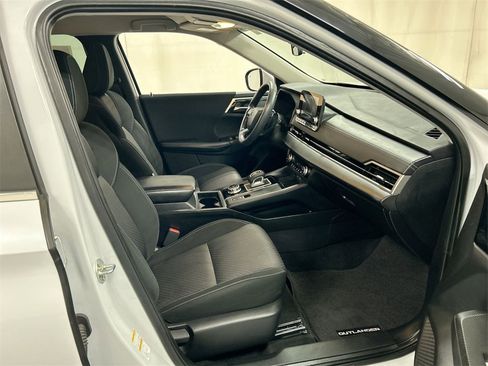 Used 2022 Mitsubishi Outlander ES image 23
