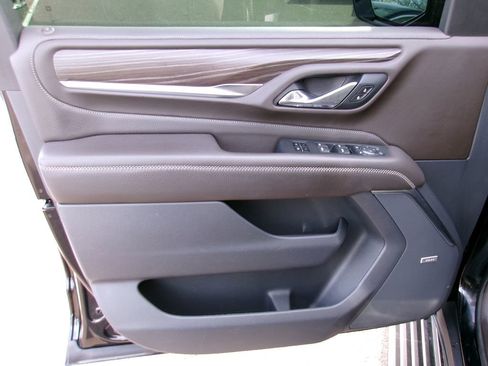 Used 2021 GMC Yukon Denali w/ Denali Premium Package image 6