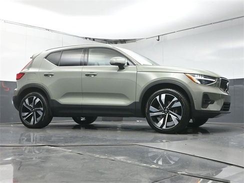 Used 2023 Volvo XC40 B5 Plus w/ Protection Package Premier image 33