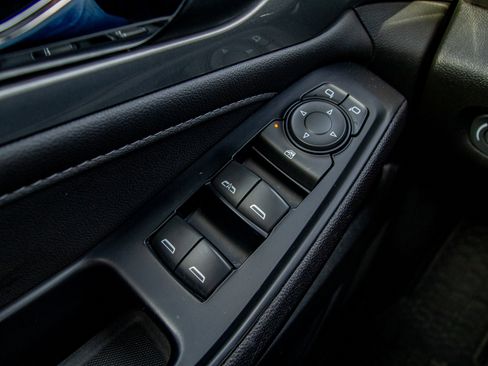 Used 2023 Chevrolet Traverse LT image 12