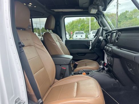 Used 2023 Jeep Wrangler Unlimited Sahara w/ Cold Weather Group AWD/4WD image 7