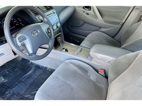 Used 2011 Toyota Camry LE image 12