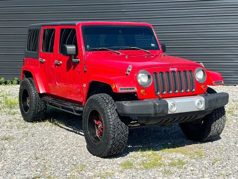 Used 2013 Jeep Wrangler Unlimited Sahara w/ Dual Top Group AWD/4WD image 7